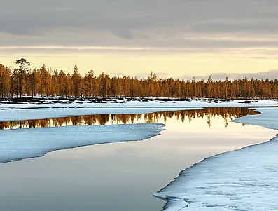 Järven jään sulaminen keväällä